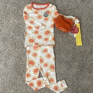 NWT Milkberry Pumpkin/Sunflower Two-Piece PJs with Fuzzy Socks, Size 12 months